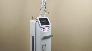 Hollywood Carbon Peel treatment video PL682